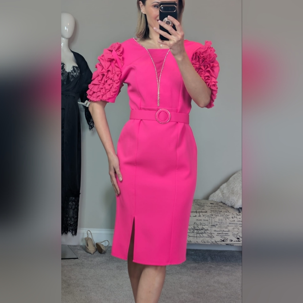Elegant Pink Dress with Ruffled Sleeves